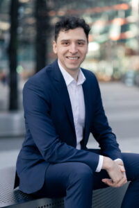 business portraits in Berlin Enhance Your Professional Image: Expert Headshot Photography for LinkedIn Profiles, Resumes, and Presentations!